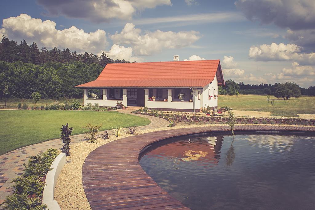 Deak Udvarhaz Hotel Kakucs Buitenkant foto