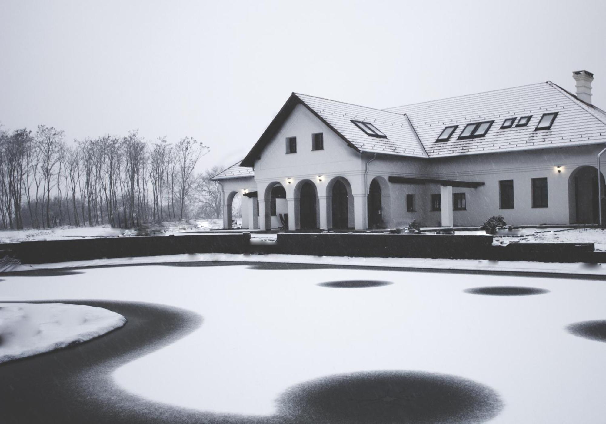 Deak Udvarhaz Hotel Kakucs Buitenkant foto