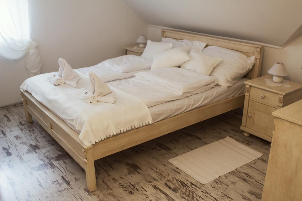 Deak Udvarhaz Hotel Kakucs Kamer foto