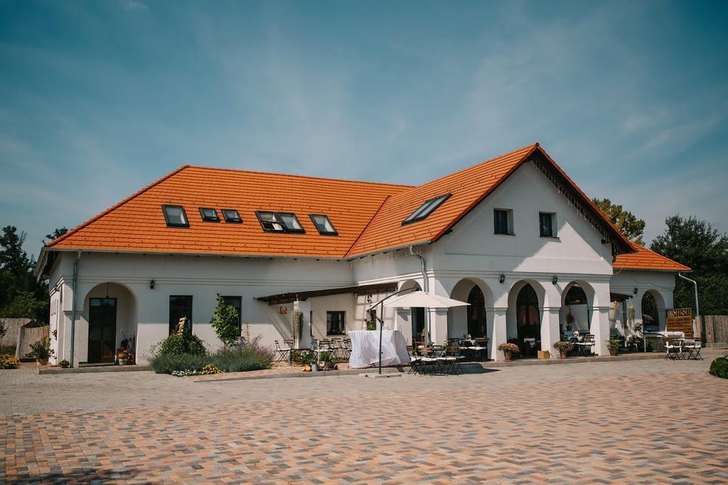 Deak Udvarhaz Hotel Kakucs Buitenkant foto