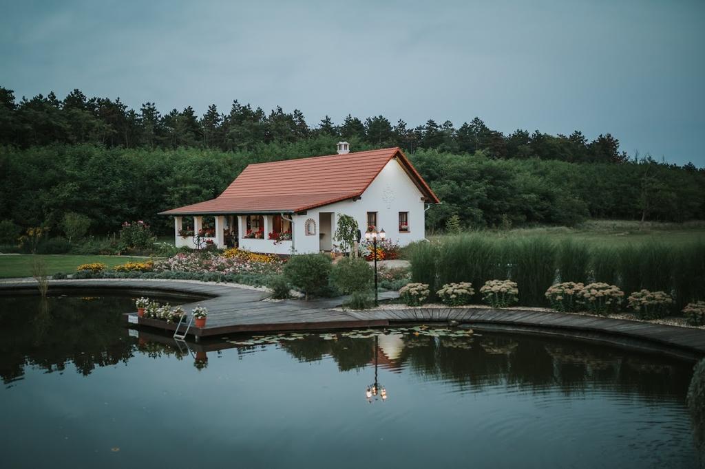 Deak Udvarhaz Hotel Kakucs Buitenkant foto