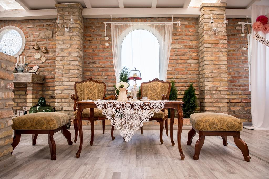 Deak Udvarhaz Hotel Kakucs Buitenkant foto